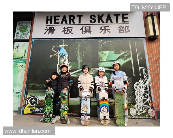 从零起步滑板技巧全解析助你轻松掌握滑板运动的每一步 从零起步滑板技巧全解析助你轻松掌握滑板运动的每一步