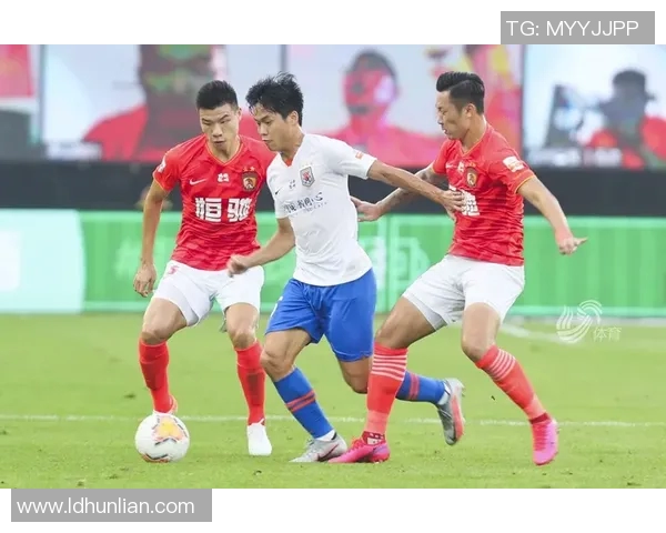 南京排球队强势领跑总决赛积分榜以82分领先其他队伍展现卓越实力