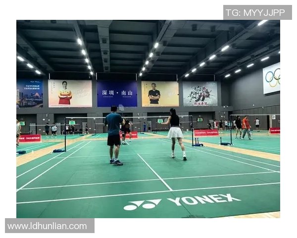 深圳羽毛球队团队协作的成功之道与训练策略探讨 深圳羽毛球队团队协作的成功之道与训练策略探讨
